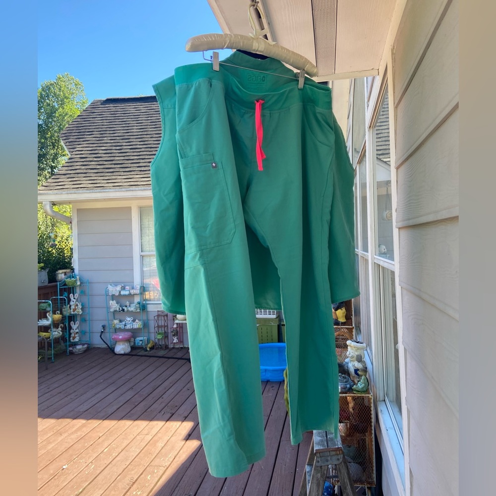 FIGS surgical green kade w/ 2XL Rafaela XXL 2X